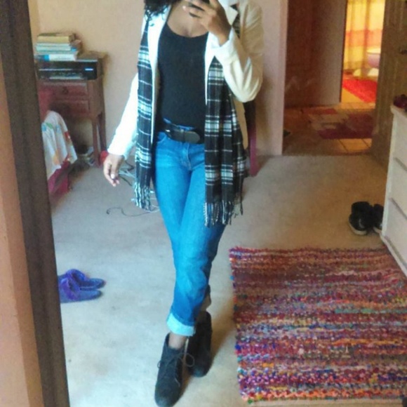 Meet your Posher, Courtney Alicia Miles - Picture 7 of 8